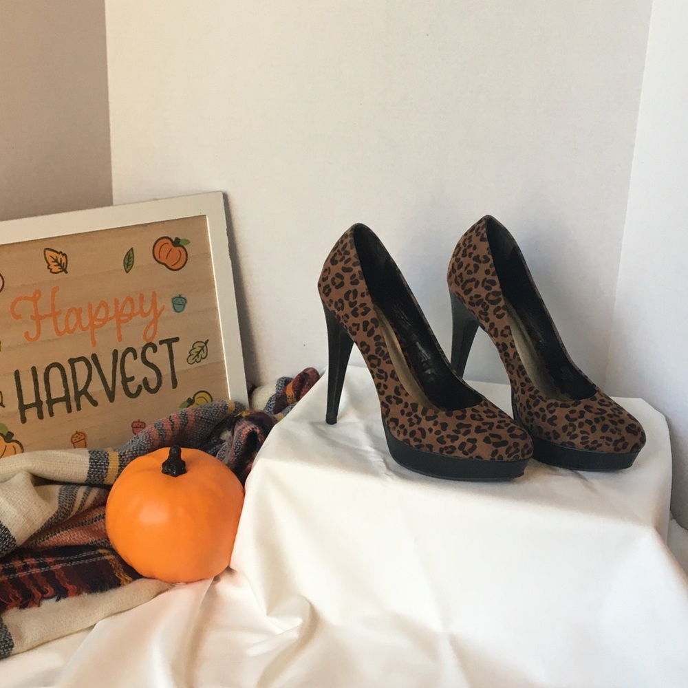 Guess Cheetah-print Pumps